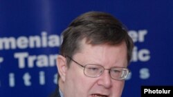 Представник НАТО Роберт Сіммонс