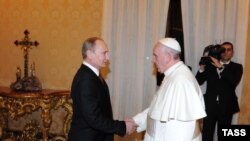 Папа римский Франциск и Владимир Путин. Ватикан, 25.11.2013.