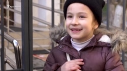 Ожидание по обе стороны колючей проволоки (видео) Ожидание по обе стороны колючей проволоки (видео)