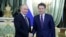 Президент России Владимир Путин и премьер-министр Италии Джузеппе Конте (справа) во время встречи в Кремле. Москва, октябрь 2018 года