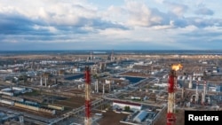 Вид на НПЗ "ЛУКОЙЛ-Волгограднефтепереработка"