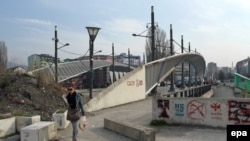 Most na reci Ibar između dva dela Mitrovice