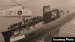 Вертолёт ВМ США во время проведения операции спасения советской подводной лодки К-19. Фото: март 1972 года, U.S. Navy Archive