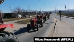 Protest poljoprivrednika kod Uba
