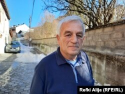 Momčilo Ilić, profesor matematike u penziji sa suprugom živi u Mušnikovu