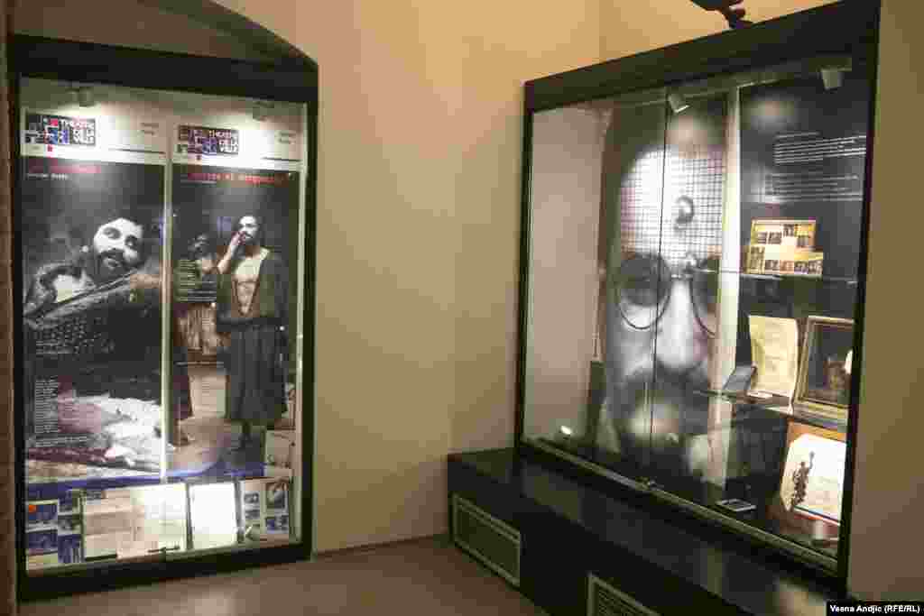 Filmski plakati sa gostovanja po svetu filmova Dragana Nikolića.  