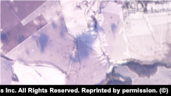 Krateri od intenzivnog granatiranja vidljivi su na satelitskom snimku Berdina, Kurska oblast, snimljenom 5. januara.