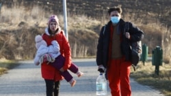 Prve izbeglice u Poljskoj: 'Želimo da nam svet pomogne' Prve izbeglice u Poljskoj: 'Želimo da nam svet pomogne'