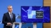 Generalni sekretar NATO-a Jens Stoltenberg održava konferenciju za novinare nakon vanrednog sastanka Komisije NATO-Ukrajina, u Briselu 22. februara 2022.