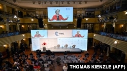 Predsednica Evropske komisije tokom obraćanja učesnicima i učesnicama na Konferenciji o bezbednosti u Minhenu, 19. februar 2022.