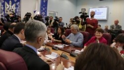 Українці в усьому світі пишуть радіодиктант (відео) Українці в усьому світі пишуть радіодиктант (відео)