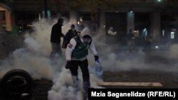 უცნობია მომიტინგეების წინააღმდეგ გამოყენებული სპეციალური საშუალებებისა და ქიმიური ნივთიერებების ზუსტი ჩამონათვალი და რაოდენობა.