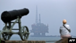 Naftno postrojenje, fotoarhiv