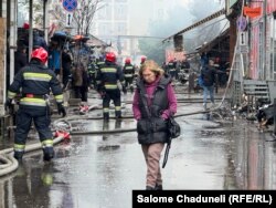 მეხანძრე მაშველები ასრულებენ მუშაობას შემთხვევის ადგილზე