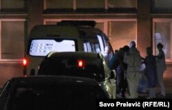 Mitropolita Amfilohija dovoze u Klinički centar u Podgorici.