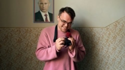 Россия попросила учителя снять пропаганду войны. Он создал признанный документальный фильм (видео) Россия попросила учителя снять пропаганду войны. Он создал признанный документальный фильм (видео)