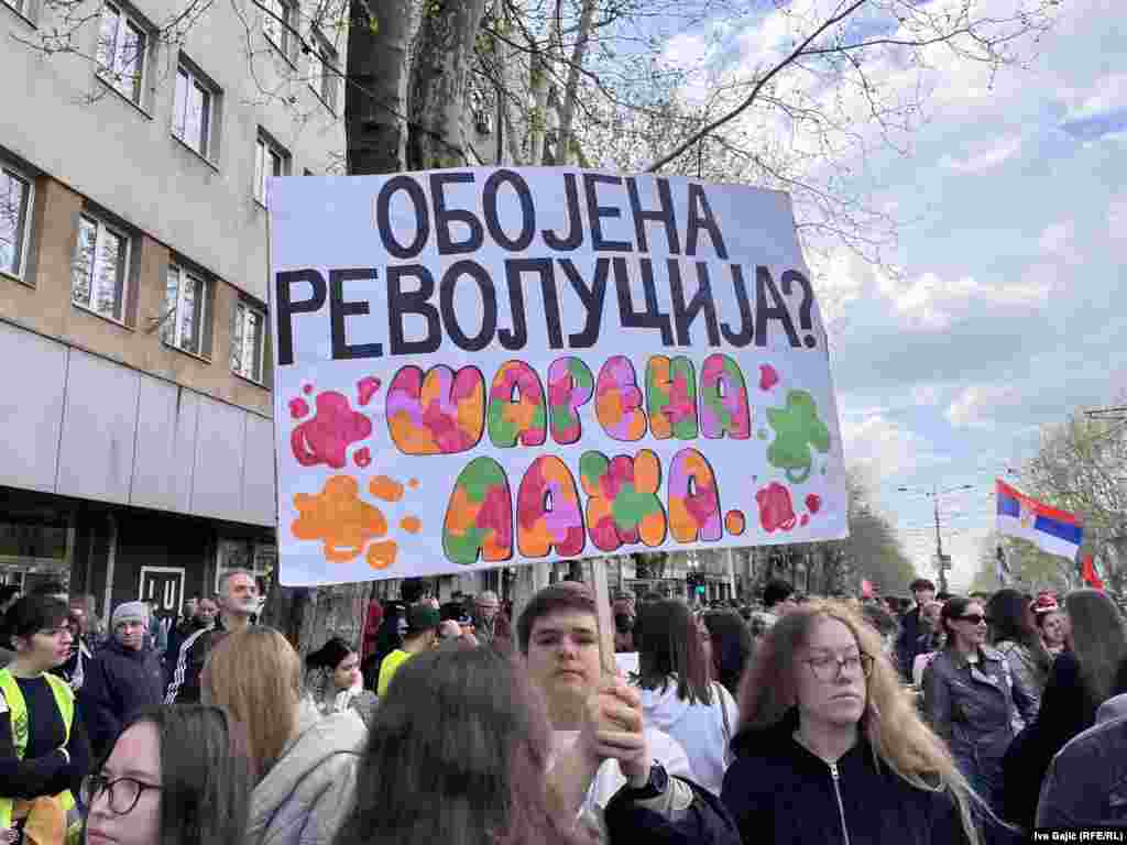 Vlast tvrdi da su svi zahtevi studenata ispunjeni, pozivajući ih da otvore fakultete i optužujući ih za pokušaj obojene revolucije.Akademci to negiraju i kažu da nastavljaju blokade.