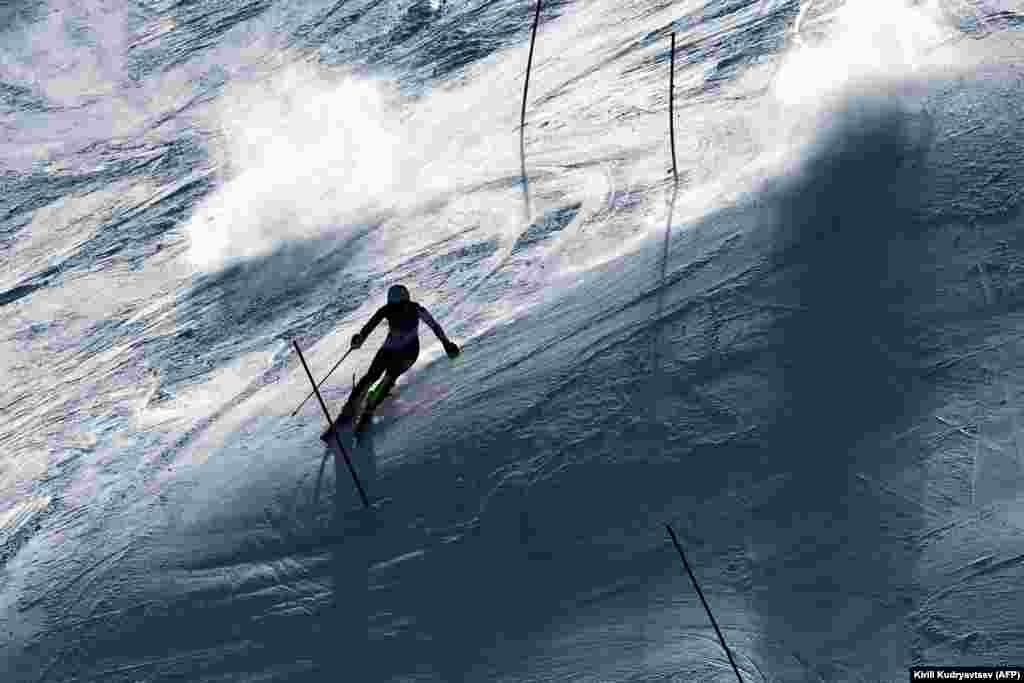 Гірські лижі: Венді Голденер із Швейцарії змагається в жіночому слаломі. Вона виборола «срібло»