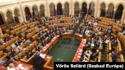 Если он будет принят, Венгрия станет первой страной ЕС, которая выйдет из-под юрисдикции Гаагского трибунала