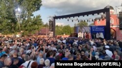 Obeležavanje Dana sećanja na stradale i prognane u 'Oluji' ispred manastira