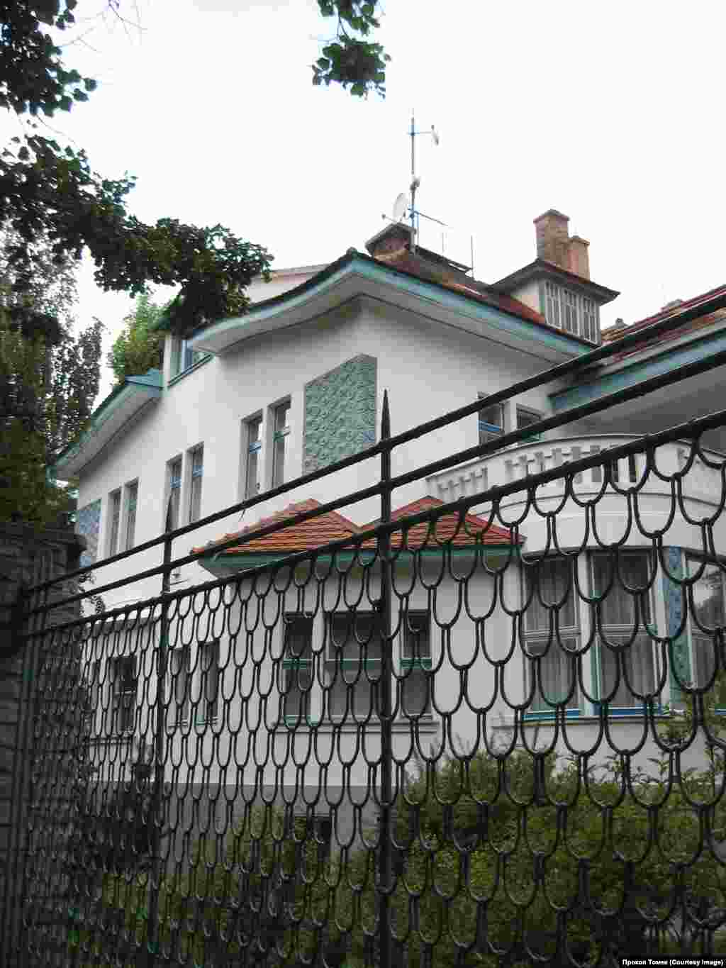 Na Zátorce 289/5 – и эта вилла использовалась прибывшими в Прагу из Москвы сотрудниками КГБ.