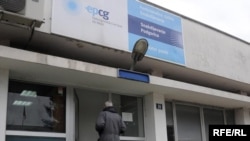 Najveće troškove na zarade zaposlenih su zabilježili Elektroprivreda Crne Gore i Rudnik uglja od preko 8 odsto u odnosu na prošlu godinu (fotografija: ulaz u naplatnu službu Elektroprivrede Crne Gore u Nikšiću)