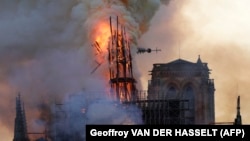 Notre Dame u plamenu