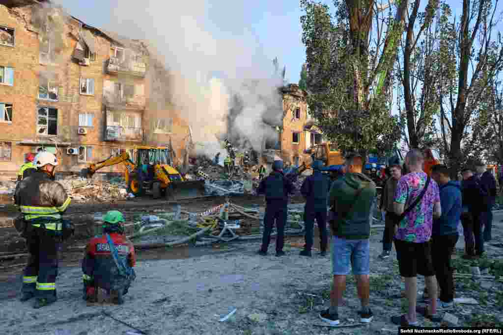 Дар ноҳияи Дарнитскии Киев як бинои панҷошёна осеб дид