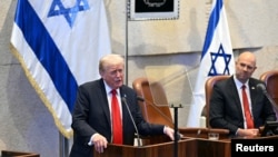 سخنرانی دونالد ترامپ (چپ) در کنست، پارلمان اسرائیل