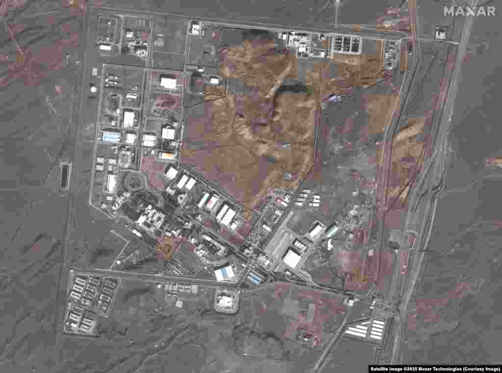 Na satelitskim snimcima koje je snimio Maxar Technologies, vidljivo je postrojenje za obogaćivanje urana u Natanzu. Slika lijevo je od 24. januara 2025. Slika desno je od 14. juna 2025.