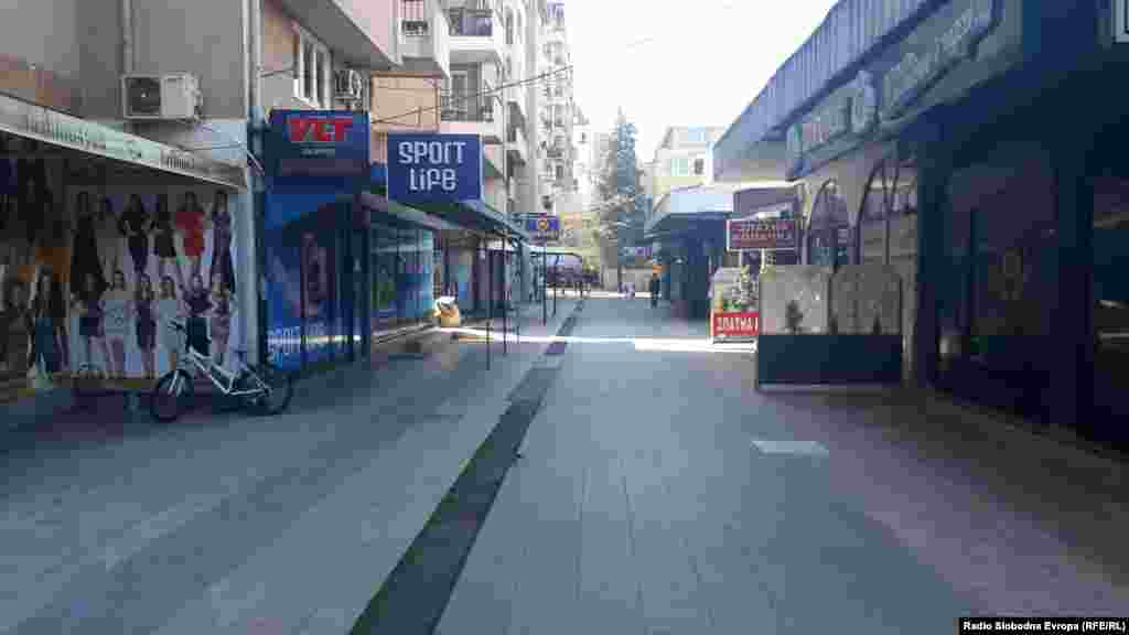 Zatvorene radnje u tržnom centru Leptokaria u Skoplju, 21. mart, 2020. 
