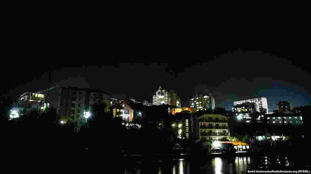 Вечір в Умані. Переважно звучать співи, молитви, мандрують хасиди, за безпекою й правопорядком слідкує поліція. Ще декілька днів – і паломники будуть роз’їжджатися по своїх домівках. А повернуться сюди вже наступного року