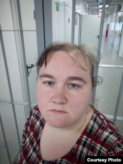 Активистка Екатерина Фатьянова, осужденная к 2 годам работ за раздачу газет