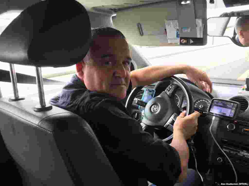 Сальвадор: "Этот референдум незаконен. Мы живем в демократической стране – можно получить большинство в испанском парламенте и изменить все, что хочешь. Но надо уважать закон. Наш закон – это Конституция Испании, и в ней нет права на отделение". 