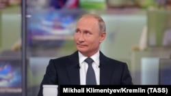 Владимир Путин во время ежегодной прямой линии с президентом, 7 июня 2018 года