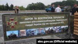 У Києві відкрили виставку російської зброї, відбитої у бойовиків на Донбаcі