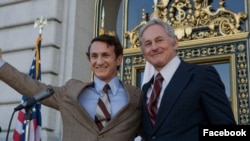 Кадр из фильма "Харви Милк"