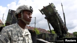 Солдат біля ЗРК "Патріот" на військовій базі Моронґ, 26 травня 2010 року