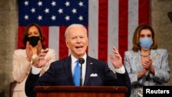 На думку президента США, попередній ліміт у 15 тисяч людей «не відображає цінностей Америки як країни, яка вітає та підтримує біженців»