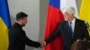 Ukrajinski predsjednik Volodimir Zelenski (lijevo) i njegov češki kolega Petr Pavel u Pragu, 4. maja 2025.