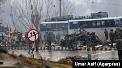 Indijska paravojska na mjestu napada na konvoj