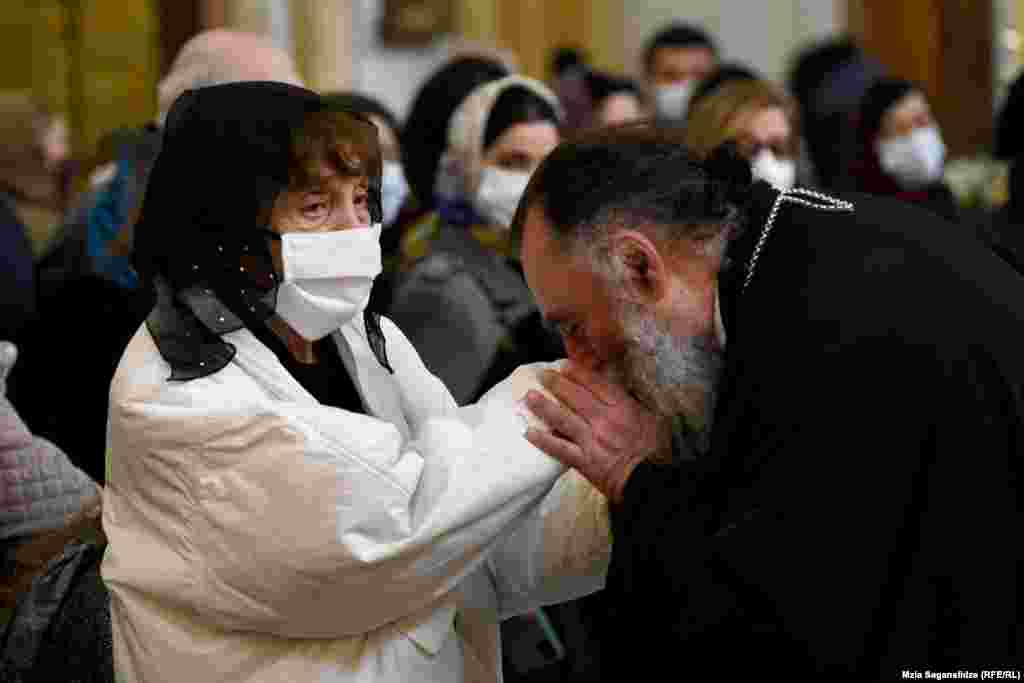 გურამ დოჩანაშვილის ყველაზე გამორჩეული ნაწარმოებებია &bdquo;სამოსელი პირველი&ldquo;, &bdquo;კაცი, რომელსაც ლიტერატურა ძლიერ უყვარდა&ldquo;, &bdquo;ვატერ(პო)ლო ანუ აღდგენითი სამუშაოები&ldquo;.