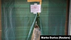 Zdravstveni radnik u bolnici u Novom Pazaru, 24. jula 2020. 