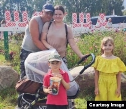 Анастасия Бабина с мужем и детьми