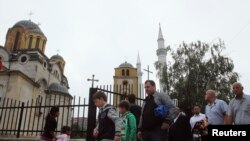 Ferizaj, crkva i džamija, 2014.