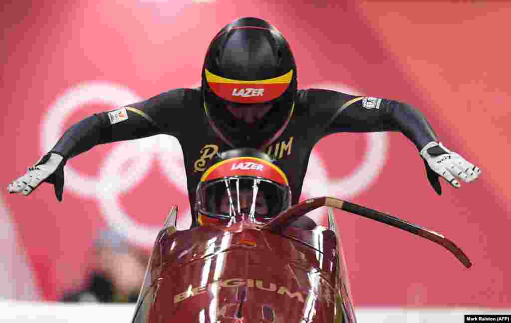 Бобслей: спортсменки з Бельгії Ен Ваннівенхайзе й Софі Веркрюссен у змаганнях з бобслею у двійках серед жінок