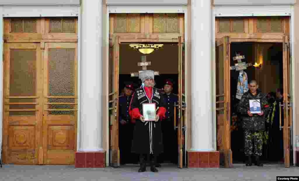 Церемония прощания с прапорщиком Сергеем Кокуриным. Погиб 18 марта 2014 года, выполняя служебный долг на наблюдательной башне во время штурма 13-го фотограмметрического центра Центрального управления военно-топографического и навигации Главного управления оперативного обеспечения Вооруженных Сил Украины в городе Симферополь, 22 марта