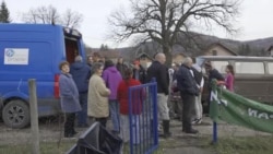 Povratnicima rijetko kucaju na vrata Povratnicima rijetko kucaju na vrata