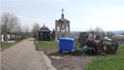 Comuna în care sunt interzise coroanele funerare de plastic
