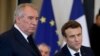 Francuski premijer François Bayrou (lijevo) i predsjednik Emmanuel Macron